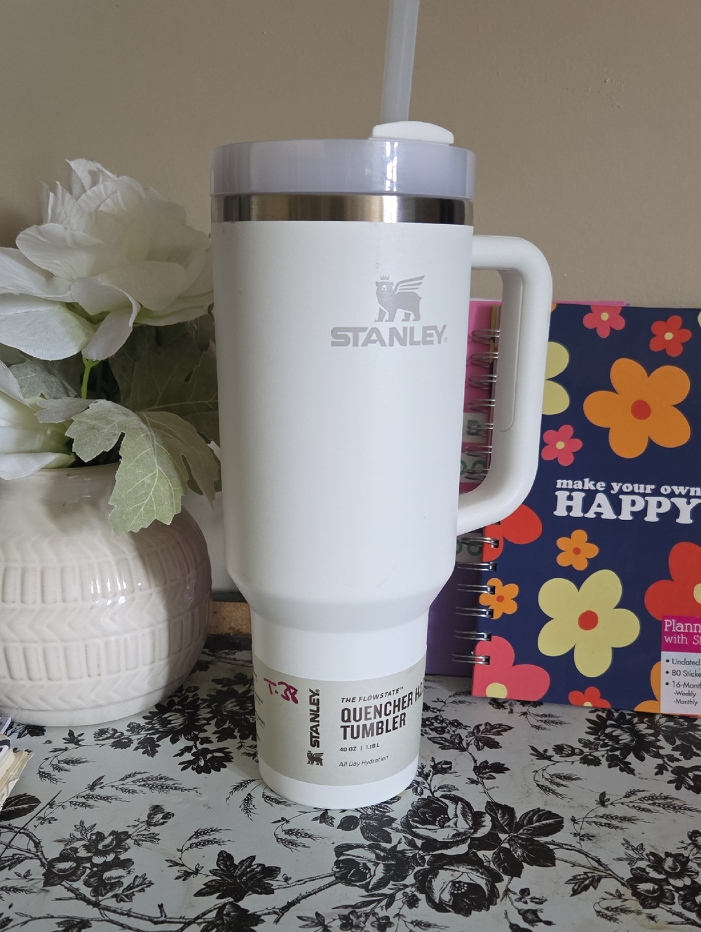 Stanley White Quencher Tumbler with Handle and Straw.